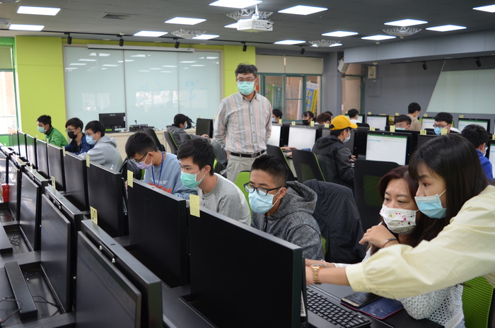 中臺科大人工智慧健康管理系冬令營活動現場圖片