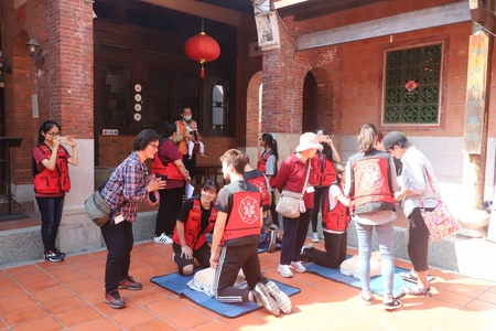 中臺科技大學健檢志工隊也在開幕當天進駐提供服務