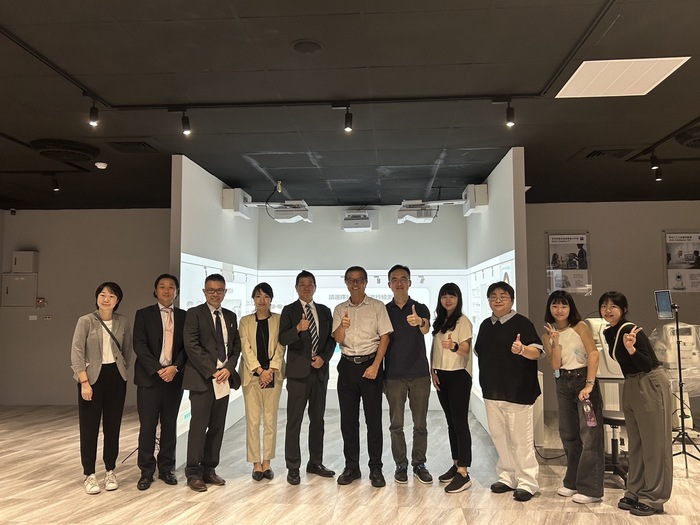 日本滋慶學園集團新東京齒科技工士學校師長參訪中臺科大視光x元宇宙中心