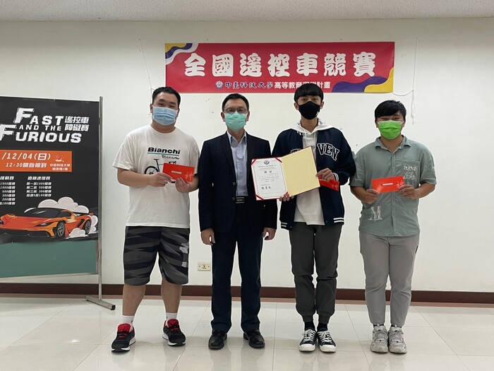 直線第1名、第2名、第3名頒獎合照