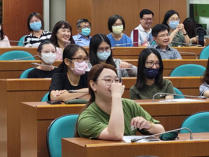 現場氣氛瞬間活躍笑聲不斷