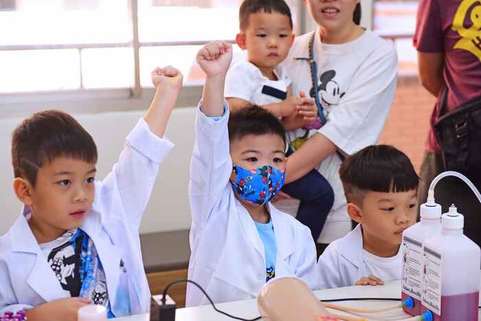 體驗營以豐富有趣的課程設計 讓孩子們探索醫學知識與技術圖片