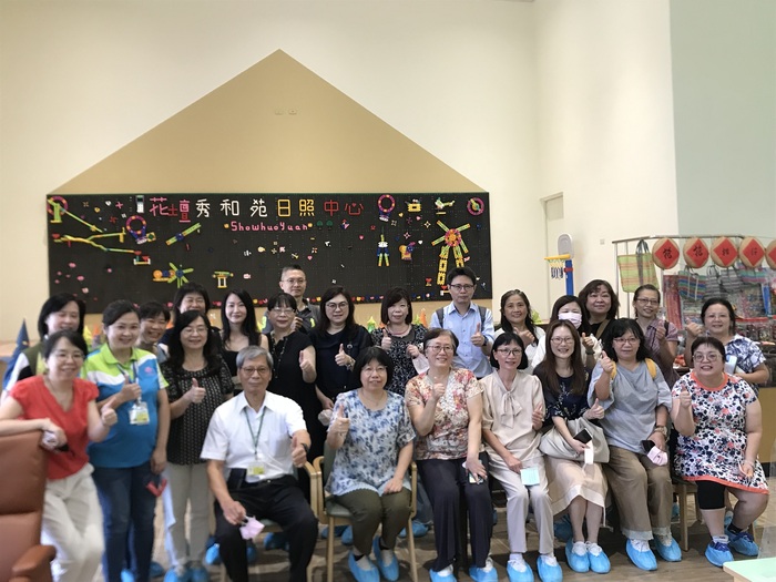 參訪秀傳體系中的花壇秀和苑日照中心