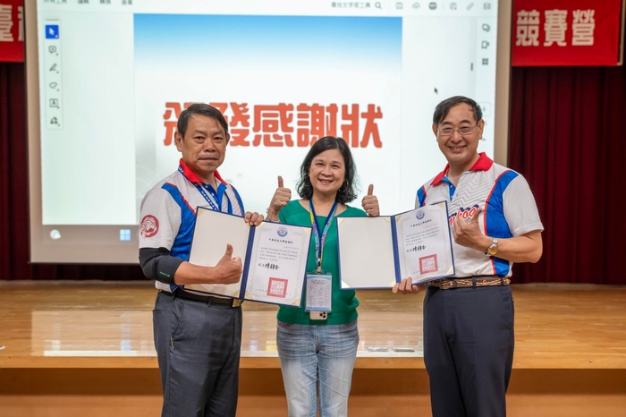 中臺科大校長與陸軍官校教授合影