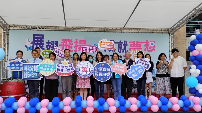 中臺科大2025年校園徵才博覽會貴賓合影.jpg