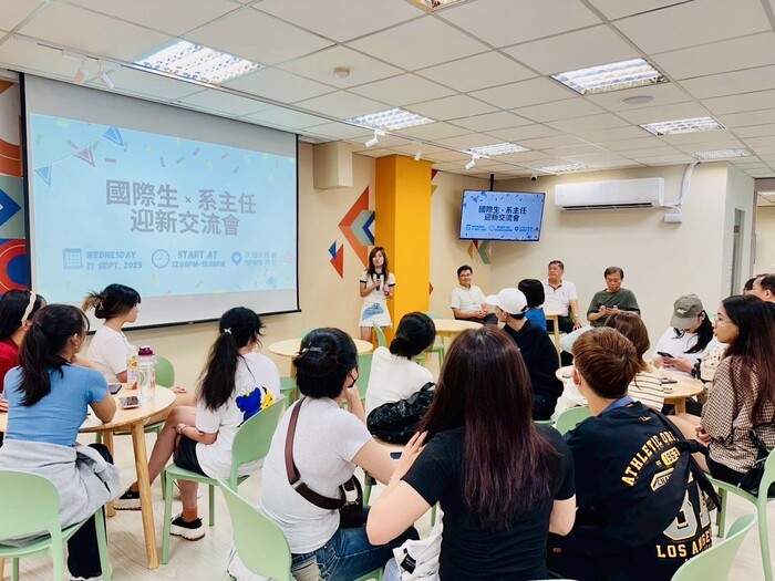 李孟娟副國際長與學生交流圖片