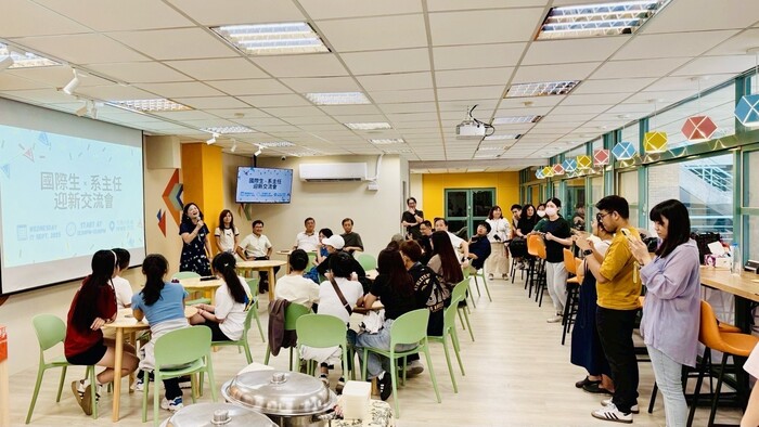 「國際生新生與系主任交流座談會」國際專修部學生正式進入大學部 開啟嶄新學習旅程圖片