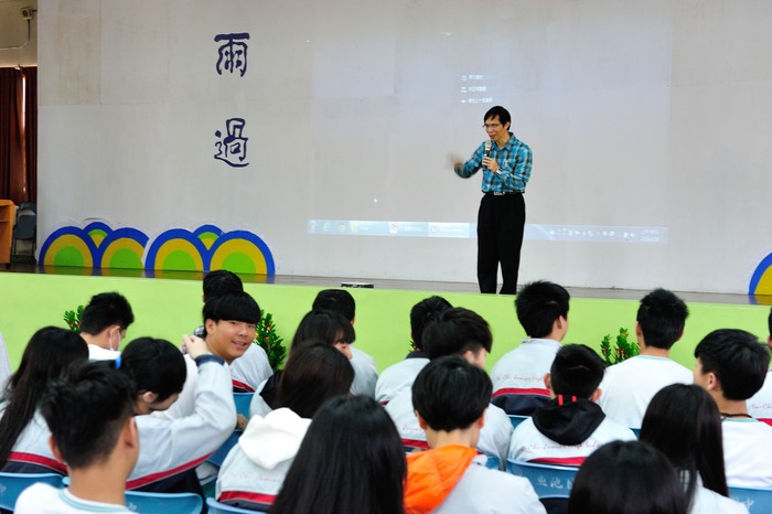 環安系徐一量主任進行環境保護與安全觀念的衛教