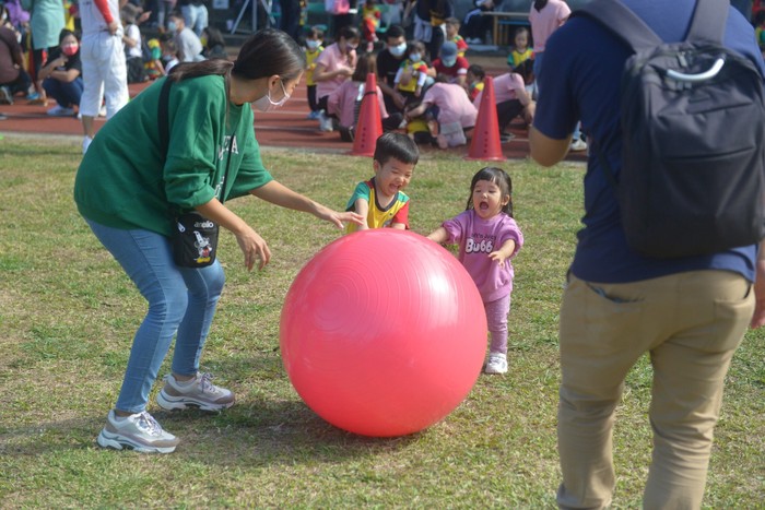中臺科大廍子非營利幼兒園「親子運動會」幼兒參與活動現場