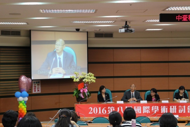 全體講師進行綜合討論