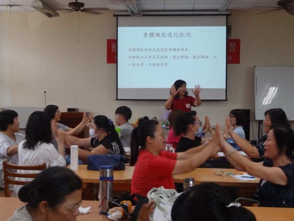 蔡英美主任銀髮族活動帶領破冰相見歡