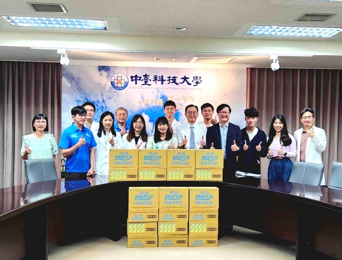 謝家宜議員、企業代表及中臺科大師生合影