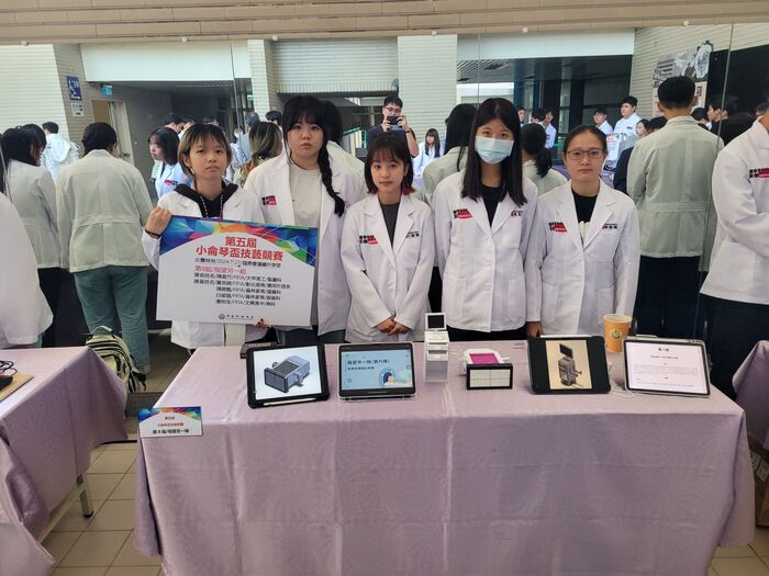 醫放系新生創意發想「手持式X光機」圖片