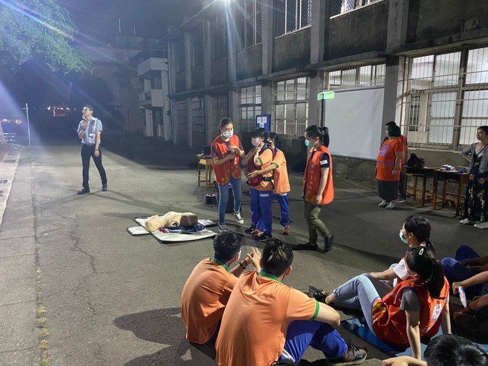 霧峰農工進修部同學體驗哈姆立克法