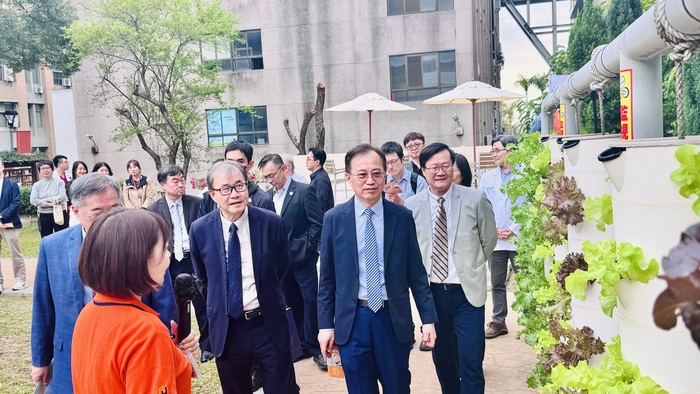 教育部長親臨視導！校園日照中心與AR智慧健科院X元宇宙中心獲高度肯定圖片