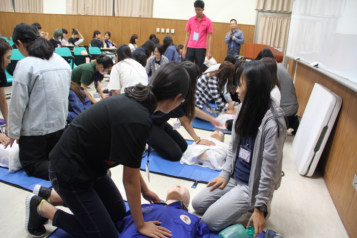 學生實作演練CPR