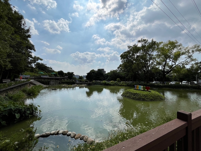 整治過後的中台湖更貼近生態自體運作的綠色景觀水體空間