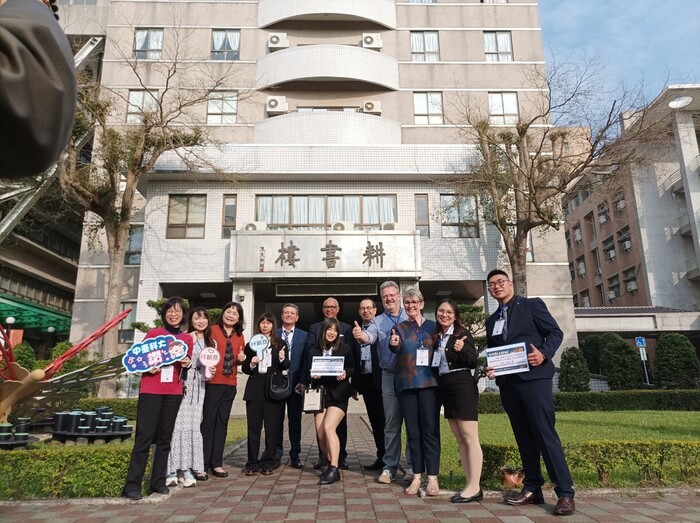 行銷管理系接待團隊與University of the Littoral Opal Coast貴賓合影