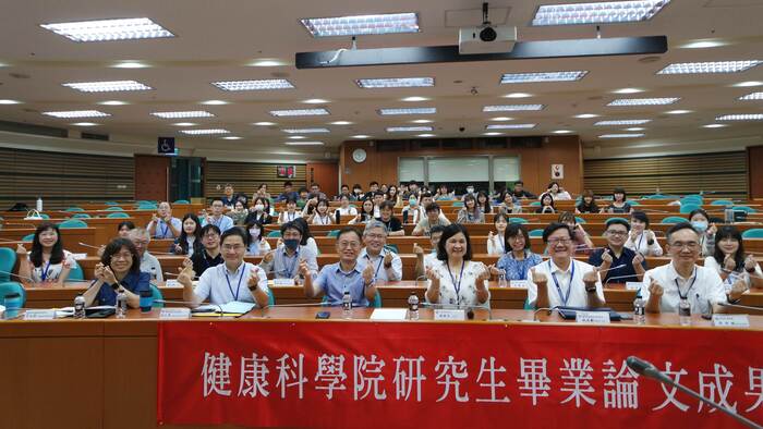 健康科學院112學年度第16屆研究成果發表會大合照
