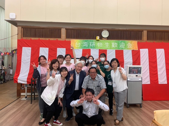 中臺老照系至日本長照機構實習後師生合照