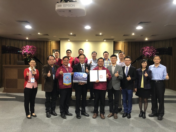 中臺科大與盈錫公司簽約後大合照