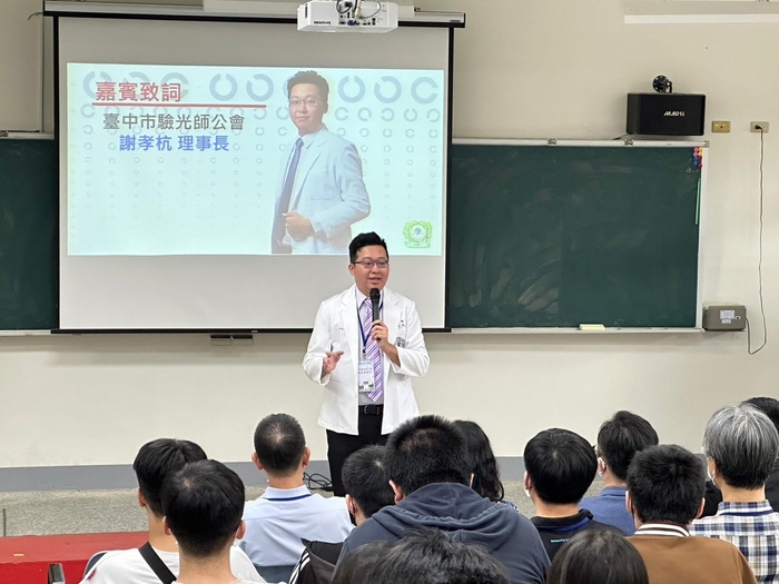 臺中市驗光師公會謝孝杭理事長勉勵準實習生