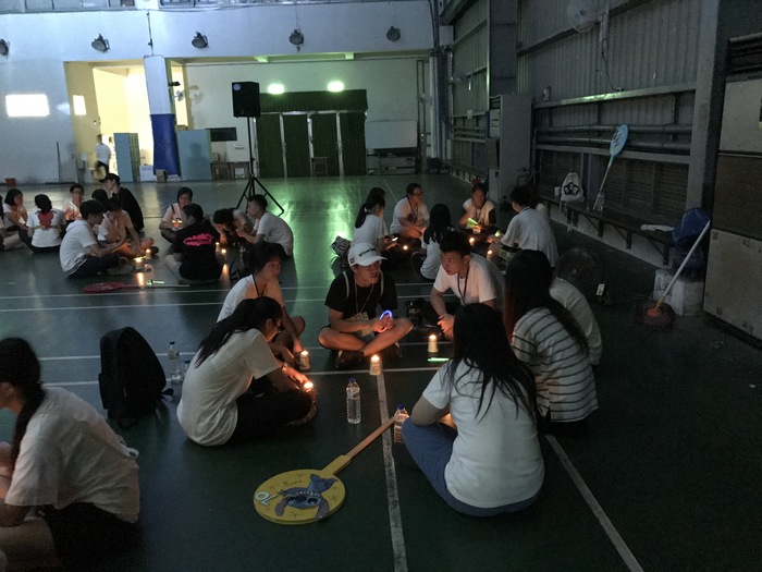 「營火晚會」正式全面引爆100位學員與所有營隊幹部學長姊的青春活力及令人沉思的「夜語星空」