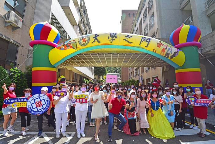 中臺科大新生定向輔導研習校長領軍迎新生