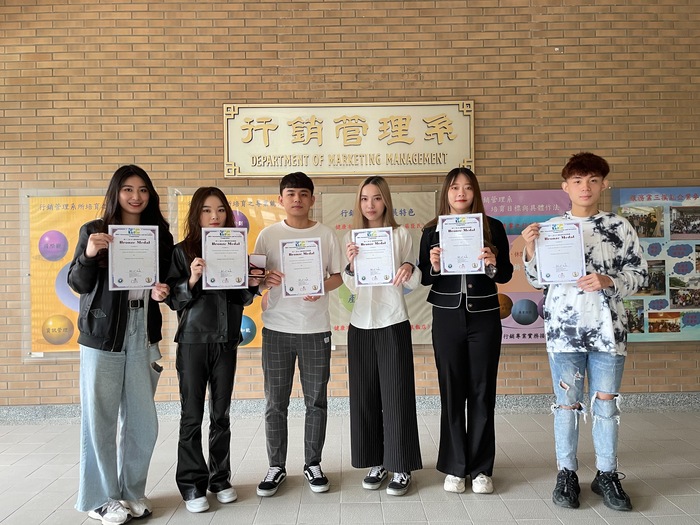 中臺科大行銷系獲獎同學 大合照