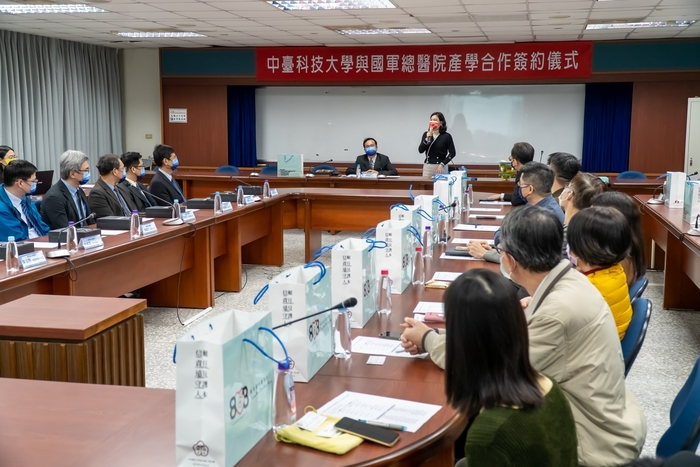 期盼透過建立產學合作關係，有效進行資源整合與專業交流，共創智慧醫療新願景。
