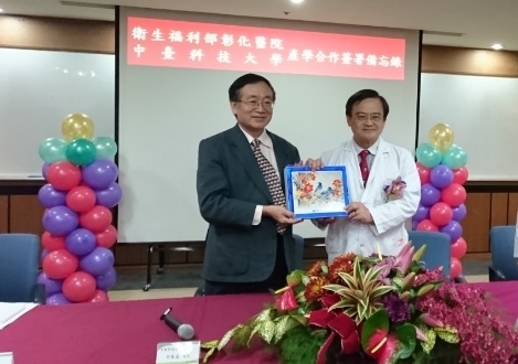 完成簽署備忘錄後合影
