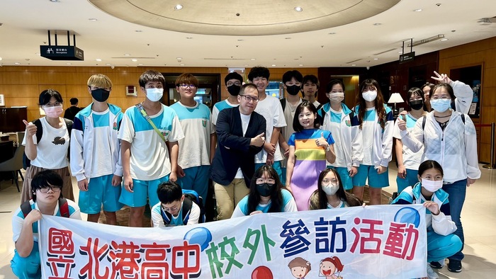 敦謙國際蔡述先經理及北港高中資處科師生於永豐棧麗緻酒店合影