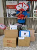 參與人員與獎勵品合影