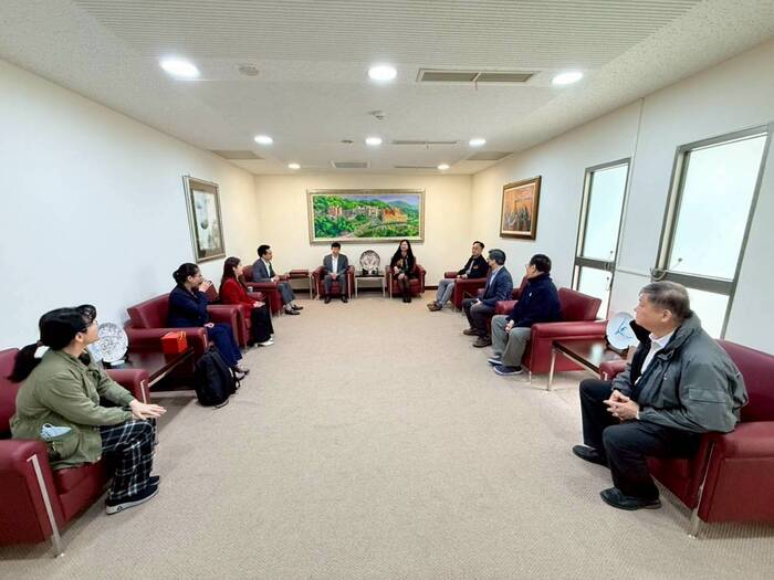 校長室雙方交流圖片