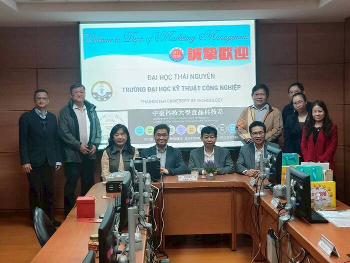 行銷系與食科系與越南學者團交流會議合照圖片