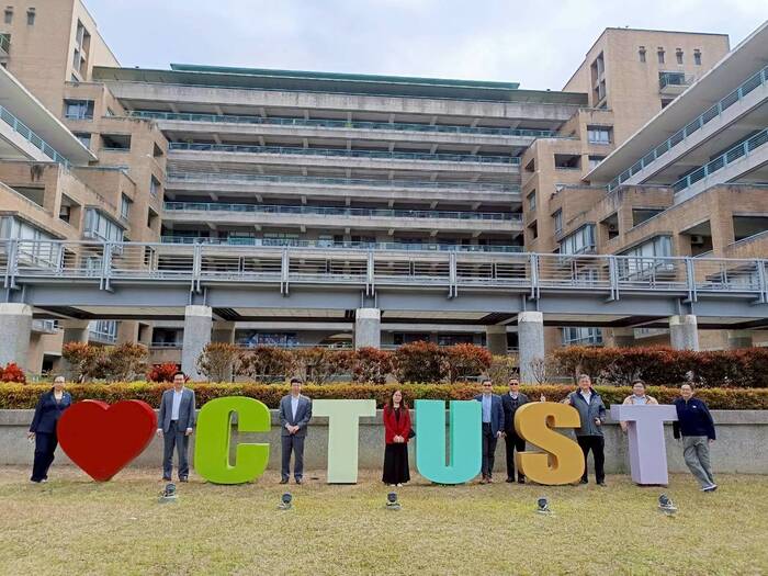 帶領越南學者團於校園導覽圖片