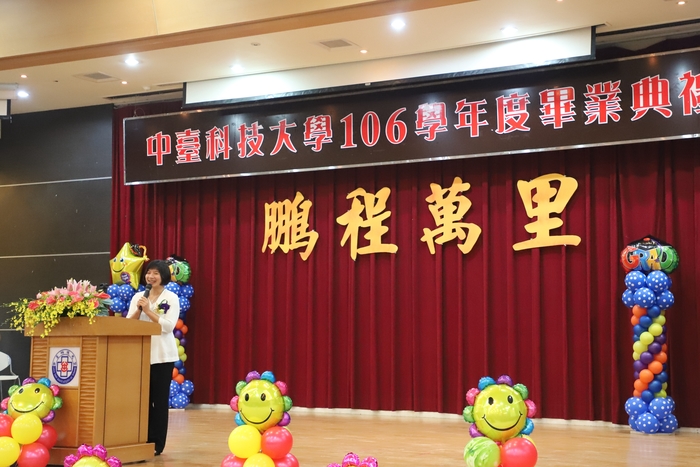 台中市林依瑩副市長致詞勉勵畢業生