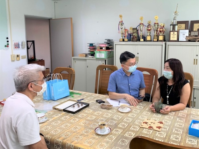 中臺科技大學資管系羅主任與草屯商工資處科林主任討論後續招生合作事宜