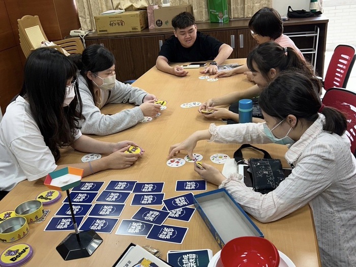 透過桌遊活動促進老人記憶