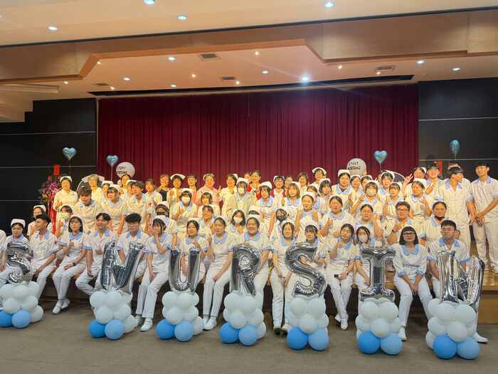 中臺科大護理系加冠典禮合影圖片