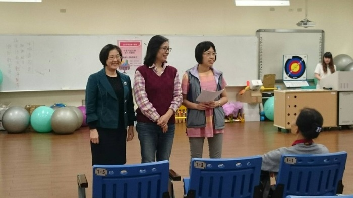 郭淑珍老師、林亮如老師及徐明仿老師與樂齡學員同樂