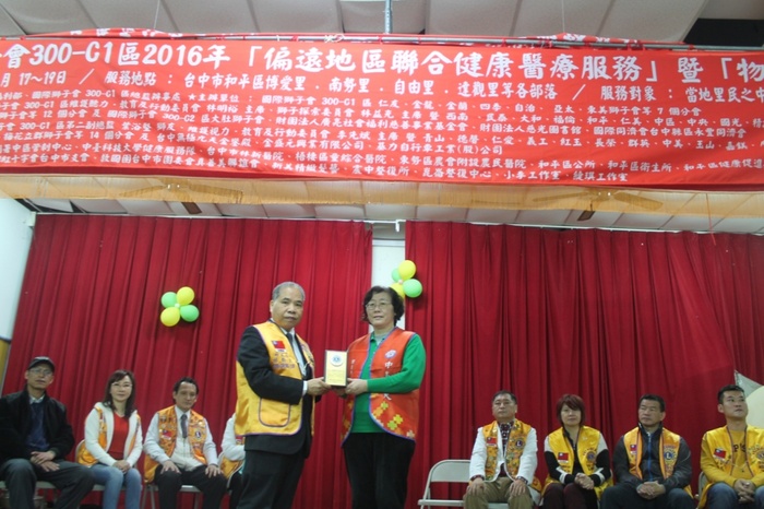 鐘淑英老師接受獅子會表揚