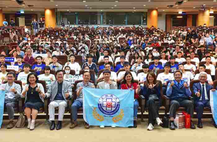 2025李洋校園公益演講全國巡演首站在中臺科大全體合影
