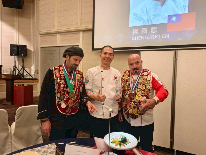 呂哲維老師與JIABBC競賽評審合影圖片