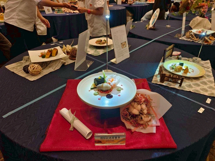 中臺科大食科系呂哲維老師蔬食作品《繽紛彩蔬迎豐年》圖片
