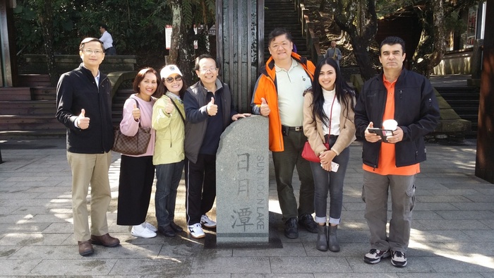 「2017健康產業管理國際研討會」國際學者體驗日月潭風景區合影