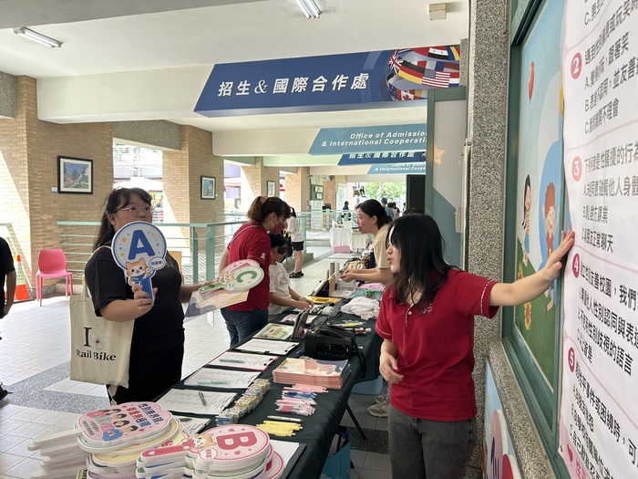 資源教室透過互動宣導及有獎徵答帶領參與者認識特殊教育學生的特質與需求