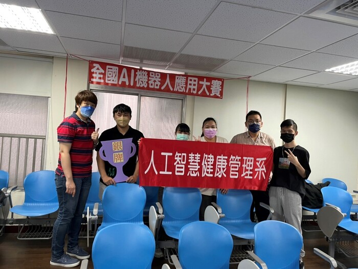 本校人工智慧健康管理系許文馨老師及魏季宏老師指導參加全國AI機器人應用大賽