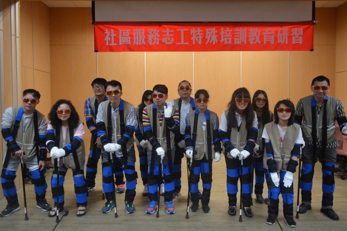 學員親身體驗老化
