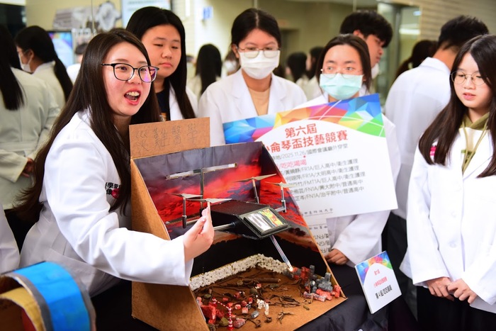 同學們解說參選作品圖片